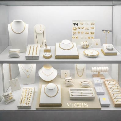 Dependienta de una joyeria