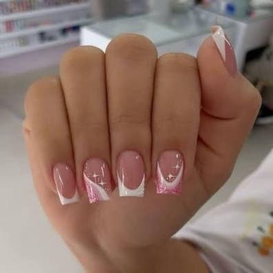 Se busca manicurista con experiencia