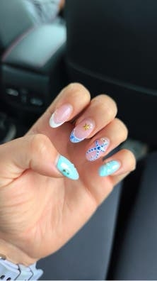 Se busca manicurista con experiencia