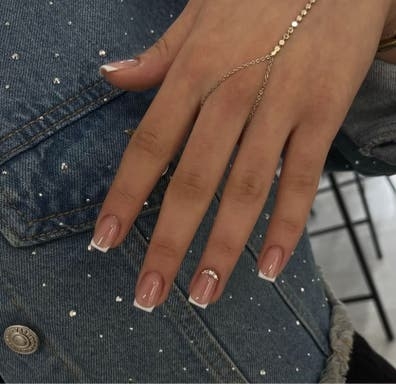 Se busca manicurista con experiencia