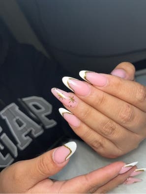 SE NECESITA MANICURISTA