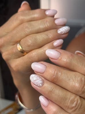 Buscamos manicurista