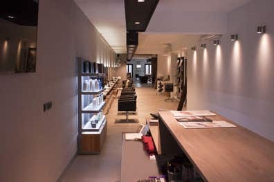OFICIAL Y AYUDANTE DE PELUQUERIA