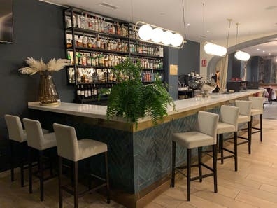 Restaurante La Querida busca camarero/a