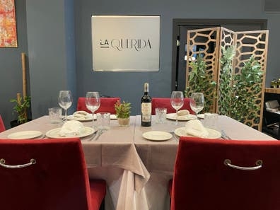 Restaurante La Querida busca camarero/a