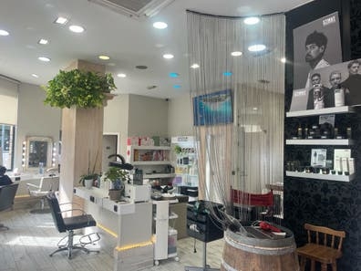 Oficial de peluqueria Secretos del Agua