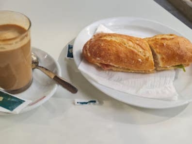 EMPLEO PARA CAMAREROS Y COCINEROS