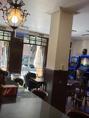Busca camarera de bar