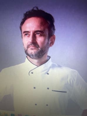 2 CAMAREROS Y 1 COCINERO