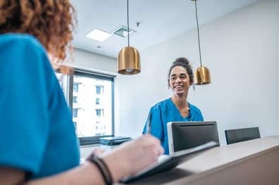Auxiliar de clínica y recepcionista