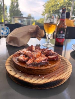 se necesita ayudante de cocina