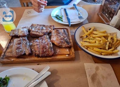 se necesita ayudante de cocina