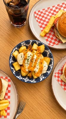 buscamos camareros y cocineros
