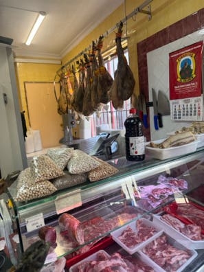 Busco cortador-carnicero.