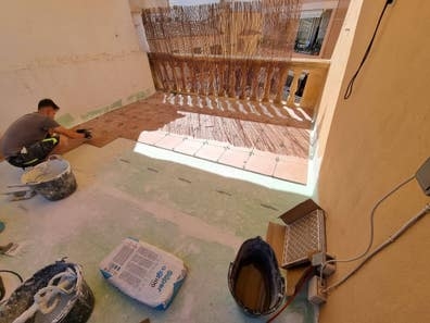 Oficial de primera construcción