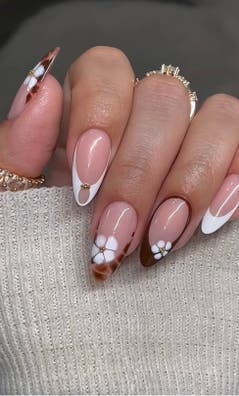 Se busca manicurista con experiencia