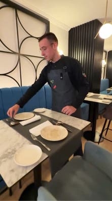 Se busca camarero/a a jornada completa