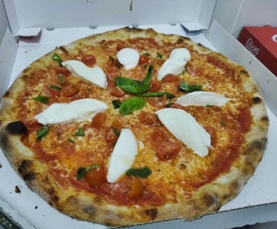 ayudante pizzero