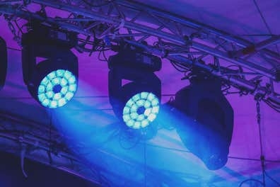 Se busca técnico de iluminación discotec