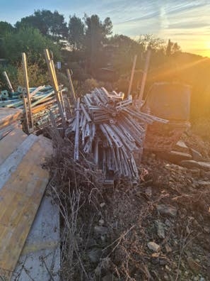 venta de lote de puntales y barandilla